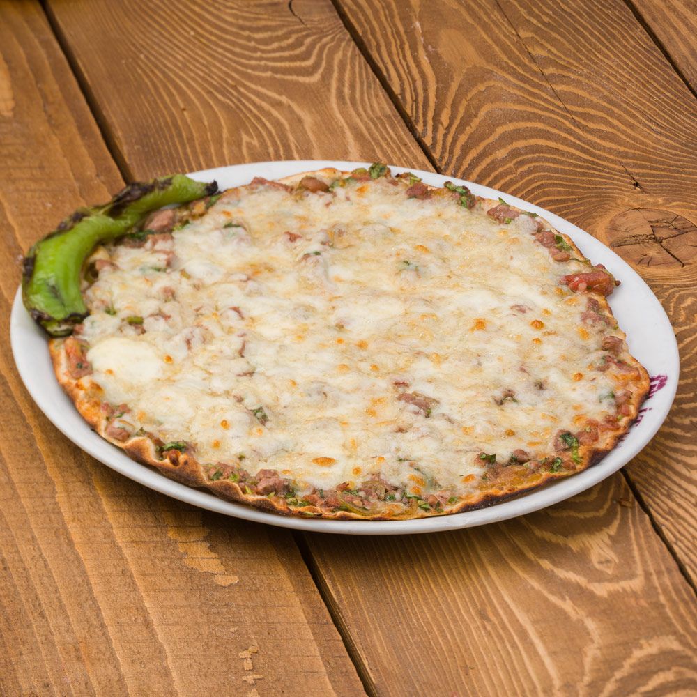 Kuşbaşılı Kaşarlı Lahmacun